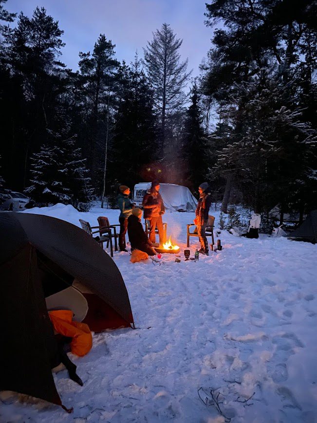 Winter kamperen in een tent